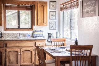 Eagle's Chalet Summit View - 1