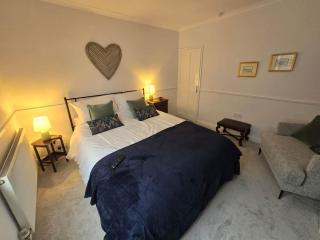 Free Parking, Outdoor Decking - Flanders Cottage - Beverley - 7