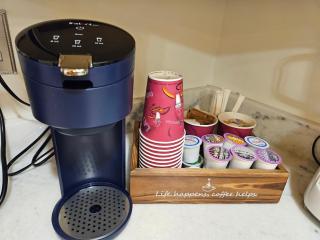 Mins to Graceland Secluded Rambling Ranch Style Home - 9