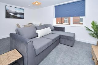 Sapphire Apartments by YourStays - Luxury 2 Bedroom Apartments in Crewe - 2