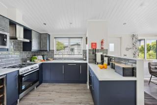 Iris Lodge, 18 Roadford Lake Lodges - 1