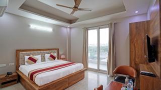 NIKETAN 2 BEDROOM ROOM WITH KITCHEN & BALCONY - Near Medanta Hospital - 1