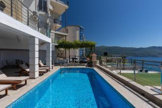 Private swimming pool three-story apartment with a superb view - 5