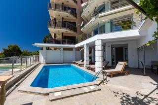 Private swimming pool three-story apartment with a superb view - 1