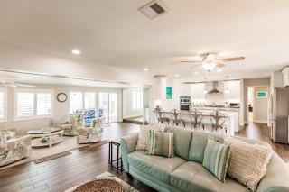 Spacious Waterfront Escape with Sun-Soaked Pool and Dock - Punta Gorda - 8