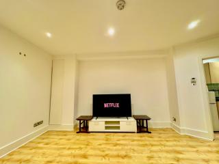 London Luxxe Apartments, Kensington & Chelsea, Central London Prime Location, with Many Stations, Westfield shopping centre mins away walk - Londra - 0