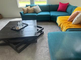 Cozy Modern Retreat, Comfortable and Spacious - 0