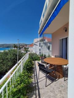 Tudija apartment3-West side place, 90m2, big terrace, beautiful beach front view - Trogir - 5
