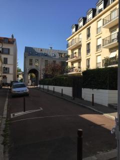 Proche du Château de Versaillles une Chambre avec Jardin - 1