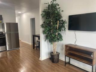 Casa Carmel 2BR Apartment - Near Downtown Detroit & Ferndale - Detroit - 2
