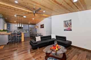 Stylish Elysian Big Bear Cabin w Enclosed backyard - 9