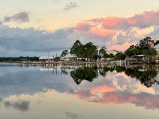 Bayfront Retreat with Private Pier for All Ages - Navarre - 1