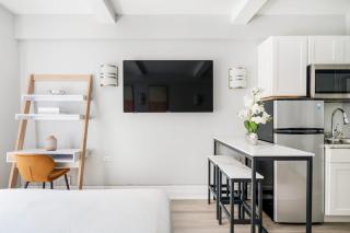 73-318 New Studio UWS Doorman Gym - 1