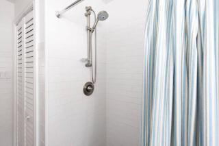 3BR Rebecca Lakehouse with Fireplace Wifi and Dock - 2