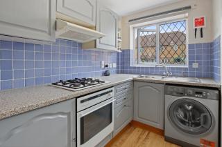 Luxurious 2-Bedroom Haven in Vibrant Robinhood: Ideal for Business or Leisure Stay - Nottingham - 4