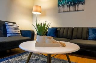 Spacious 2-Bedroom Apt, 3 Bath, For 5, Central Manchester, Parking Included, Wifi, 10 Percent OFF - 2