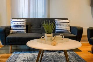Comfortable & Cosy 2-Bedroom Apt, 3 Bath, Sleeps 5, Central Manchester, Parking Included, Wifi, 10 Percent OFF - 3