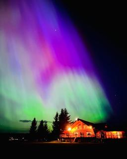 Cariboo Log Guest House - 9