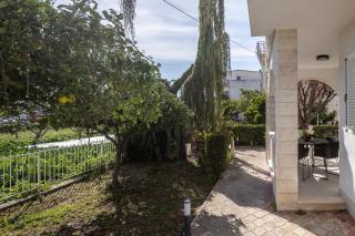 Apartments by the sea Seget Donji, Trogir - 23134 - Trogir - 5