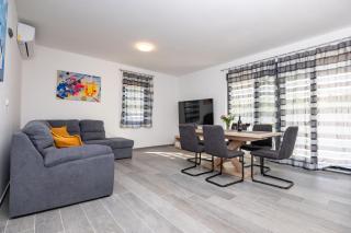 Seaside family friendly house with a swimming pool Privlaka, Zadar - 23159 - 8