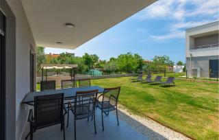 Villa Lippa Peroj 1 - 3