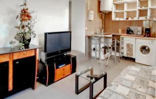 1 Bedroom Cozy Apartment In Montreuil - 8