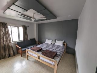 Swanky Sojourns Home Stay With 1T AC Bedroom - Kolhapur - 8