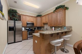 Beautiful 2 Bed 2 bath 1st Floor condo by beach with Pool - 7