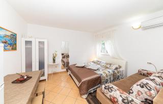 3 Bedroom Lovely Home In Vinisce - 9