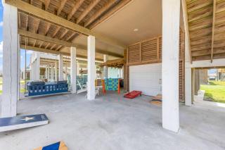 Hot Tub, Gas Grill, Tiki Bar w/TV, Dog Friendly - Bolivar Peninsula - 8