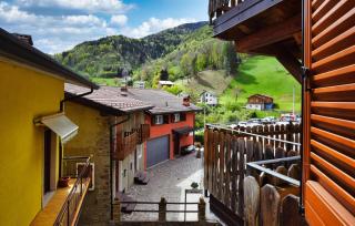 2 Bedroom Stunning Apartment In Pezzoro - 4