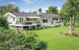 Four-Bedroom Holiday Home In Stroby - Strøby - 0