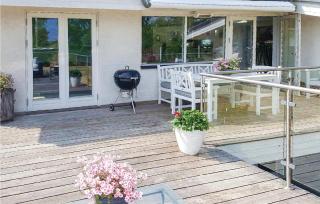 Four-Bedroom Holiday Home In Stroby - Strøby - 2