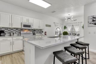 Stunning 5 bedroom pool home in gated community minutes from Disney - Kissimmee - 9