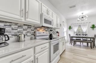 Stunning 5 bedroom pool home in gated community minutes from Disney - Kissimmee - 2