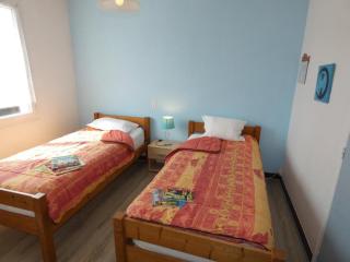 Appartement familial à 50m de la plage - 2 chambres, balcon, animaux acceptés, parking privatif - FR-1-540-291 - 5