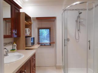 A Spacious Holiday Suite - 4