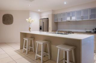 Coral Cove Apartments - Absolute Beachfront Resort Bowen - 5