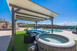 Villa VERONICA with CINEMA PROJECTOR by the HEATED POOL and JACUZZI - Šibenik - 9