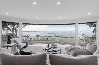 Pelicans Rest - Experience a Waterfront Beach Retreat, Pet Friendly - Hindmarsh Island - 0