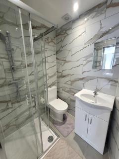Annexe Studio private entrance, hallway and parking - 4