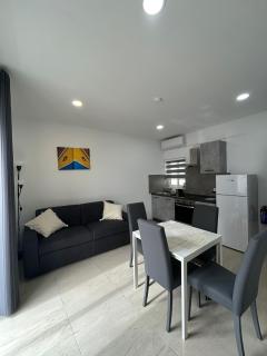 Seaview Setters Studio Apartments - 4