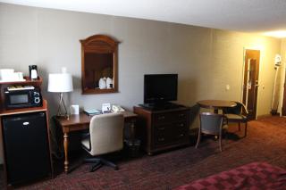Ramada by Wyndham Grand Forks - 8