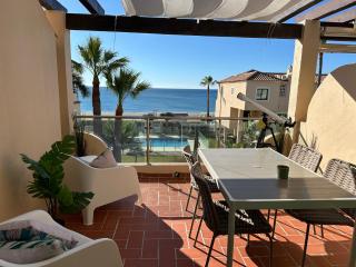 Beachfront & Sea View Holiday Apartment - Sea, Mountains and City Right in Front of You - Bahia de Casares - 8