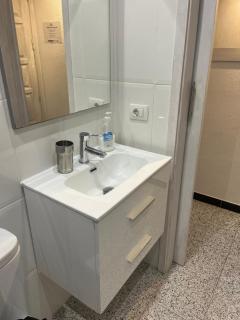 5 min walk from Yumbo 216 - 3