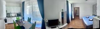 Jsmit Music&Bar&Apartments, balkóny v apartmánah, bar dole - 3