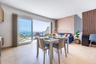 Fl7 TheLODGE-Amazing View w BIG Terrace by Homely - 5