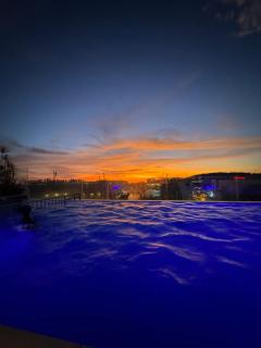 Riverside Opulent Nights at Sky Hotel - 8