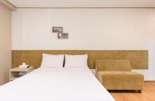 Pine Hill Hotel - 2