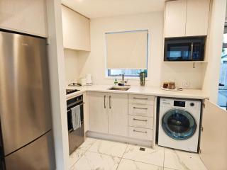 Waterloo Located New Modern Style - Lower Hutt - 6